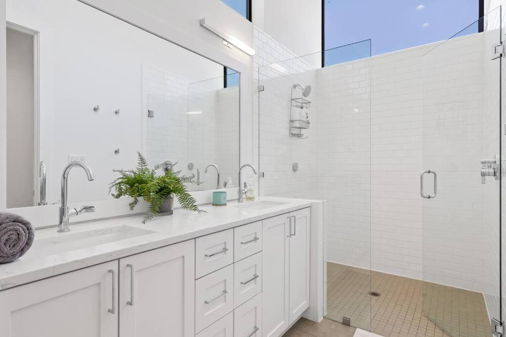 Beautiful Perfectly Located Luxury 2 Bed Townhome ดัลลัส ภายนอก รูปภาพ
