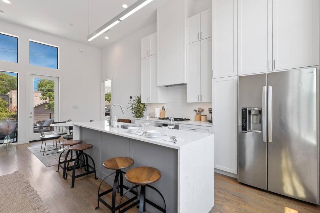 Beautiful Perfectly Located Luxury 2 Bed Townhome ดัลลัส ภายนอก รูปภาพ