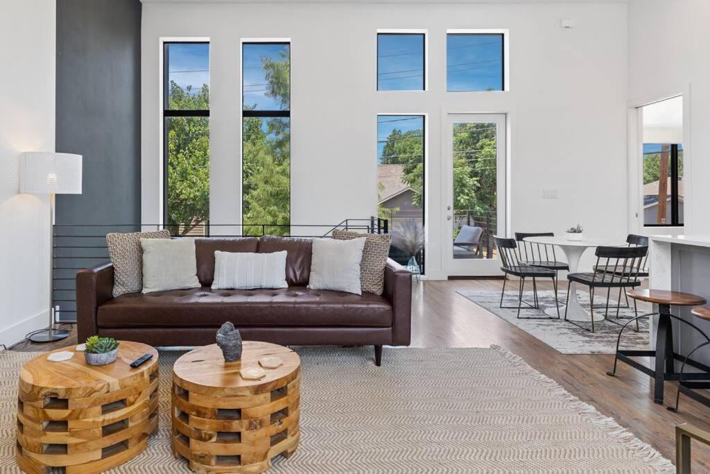 Beautiful Perfectly Located Luxury 2 Bed Townhome ดัลลัส ภายนอก รูปภาพ