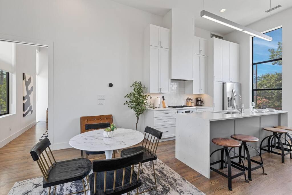 Beautiful Perfectly Located Luxury 2 Bed Townhome ดัลลัส ภายนอก รูปภาพ